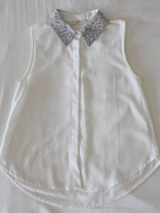 Elodie Tops - Elodie Embellished Gray Collar White Button-Down Sleeveless Blouse Shirt Size S